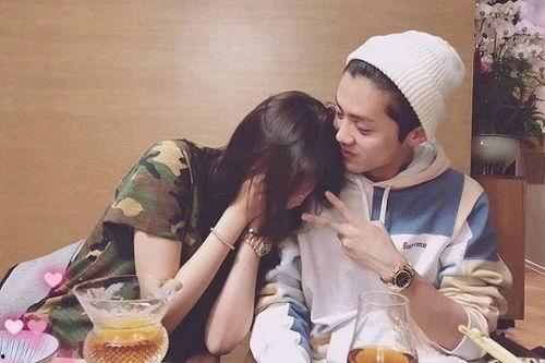 吃瓜情侣明星,揭秘吃瓜情侣明星的甜蜜瞬间